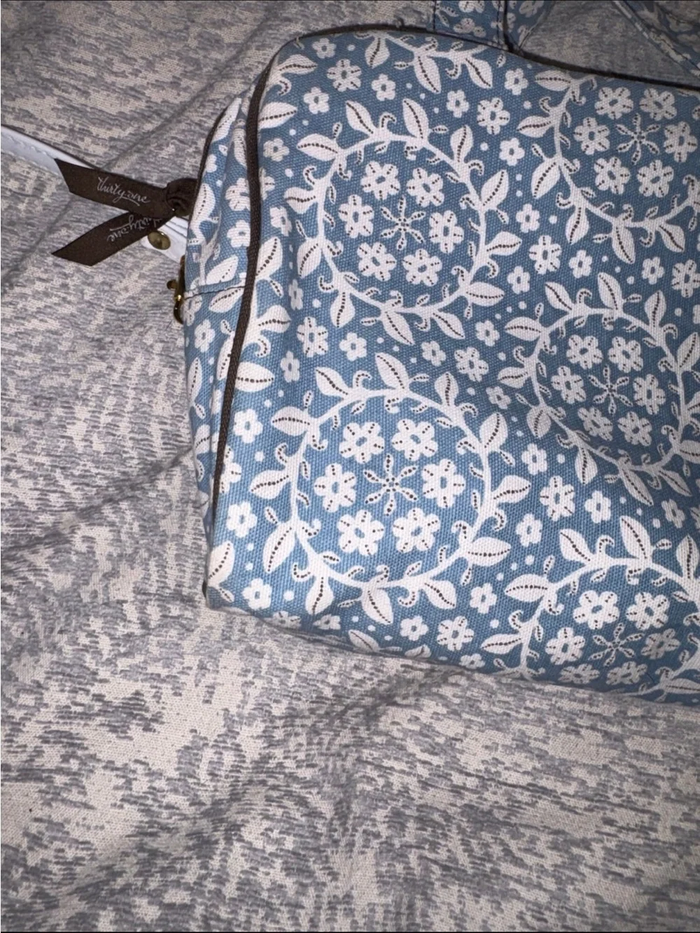 Thirty-One™ Travel Make-up bag lined Toiletry Bag Bible bag garden bloom blue
